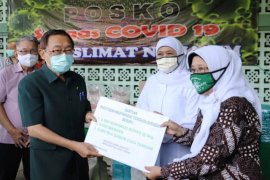 Bantu terdampak COVID-19, masyarakat Tionghoa serahkan bantuan ke Muslimat NU