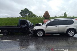 Laga kambing Nissan Xtrail-pickup Grandmax, Bambang dan Minanijar tewas