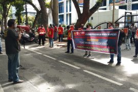 Aksi "May Day" di Sumut, para buruh terapkan social distancing