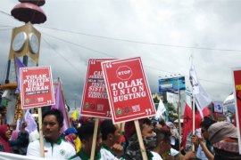 Buruh sampaikan aspirasi melalui sosial media peringati hari buruh di tengah pandemi COVID-19