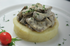 Menu Ramadhan - Stroganoff daging sapi & kentang tumbuk