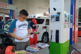 Peringati Hardiknas di tengah COVID-19, Pertamina berbagi buku di Padang