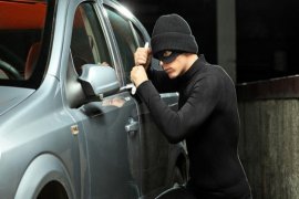 Pria mabuk hingga tak sadarkan diri, mobilnya digasak pencuri di Jakbar