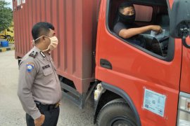 Polres Bangka Barat wajibkan penggunaan masker di kawasan pelabuhan