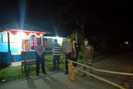 Bhabinkamtibmas Polsek Biak kota pantau pos kamling kampung Insrom