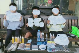 Polisi ringkus tiga pelaku narkotika jenis tembakau Gorila