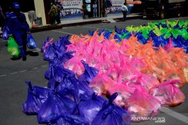 Distribusi bantuan Sembako jelang PSBB di Gowa Page 2 Small