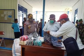Kapolres dampingi Bupati Asmat Elisa Kambu kunker ke distrik Suator