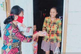 Pemuda Kristen Mukomuko bagikan ribuan masker gratis cegah Corona