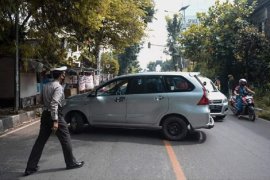 Ratusan kendaraan pemudik masuk Sukabumi diperintahkan polisi putar balik