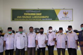 BAZNAS Labuhanbatu salurkan Zakat