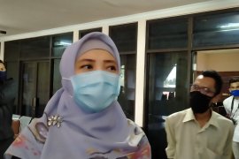 Wagub NTB mengajak warga berpikir positif hadapi COVID-19