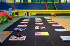 Sejumlah pemudik jalani karantina di GOR Banyuwangi