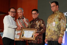 Penduduk Bekerja Bertambah, Pengangguran Terus Ditekan