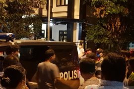 Warga temukan jasad perempuan di dalam kardus