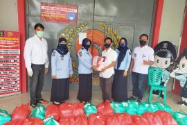 Pejuang Bravo Lima berikan 300 nasi kotak ke Lapas Perempuan Bandarlampung