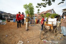 Wagub Sulsel sasar permukiman pemulung untuk salurkan bantuan kebutuhan pokok