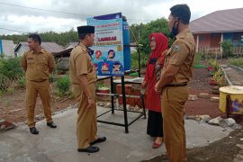 Disdik OKU salurkan bantuan alat cuci tangan ke sekolah