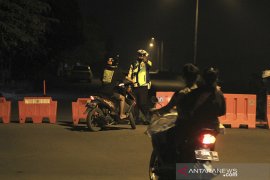 Penutupan jalan di Indramayu