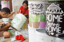 Kerajinan stool-tong