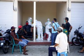 Puluhan pedagang dua pasar di Surabaya rapid test, lima orang hasilnya positif