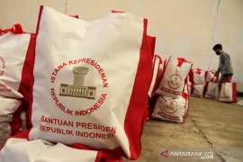 Bantuan Sembako dari Presiden Jokowi di Makassar Page 2 Small