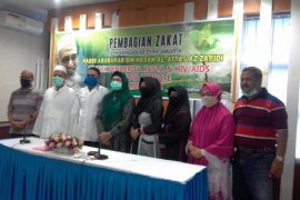 Yayasan As-Syifa salurkan zakat ke penderita kusta dan HIV/AIDS di Ternate