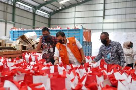 10 ribu bantuan paket sembako dari Presiden Jokowi tiba di Makassar