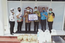 PT BBKS-Ambapers salurkan bantuan sembako ke warga terpencil