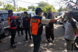 Dishub Denpasar cek suhu tubuh pengemudi di terminal dan Pelabuhan Benoa