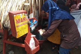 Disperindag Lebak beri edukasi pedagang Pasar Rangkasbitung tentang bahaya COVID-19