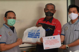 Serikat Pekerja Pertamina RU III Plaju salurkan 1.000 paket sembako
