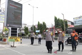 Polres Banjarbaru sosialisasi persuasif jelang PSBB