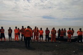 3 pencari ikan meninggal dunia diterjang ombak