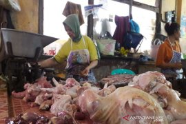 Dekati Lebaran, harga daging ayam di Temanggung naik meskipun permintaan sepi