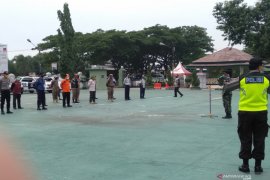 Langgar PSBB, sejumlah toko di Karawang disegel