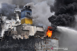 Korban tewas kebakaran kapal tanker di Belawan Sumut bertambah jadi lima orang