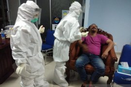 Tim Gugus Pangkalpinang laksanakan tes swab terhadap wartawan