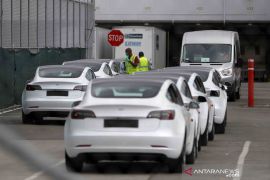 Simak kembali warta tentang hukuman Diddy, penjualan mobil listrik