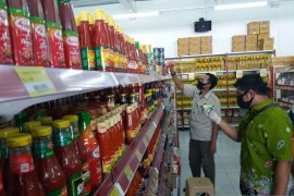 Petugas gabungan Situbondo sidak di swalayan (Video)