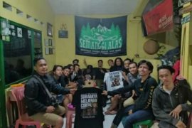 Komunitas pecinta alam Surabaya siapkan THR untuk kaum duafa dan juru kunci