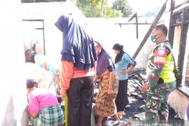 Tiga unit rumah terbakar di Agam, petugas kesulitan lakukan pemadaman