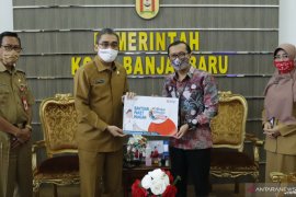 Wawali terima bantuan APD pelindung wajah