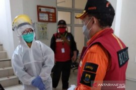 Plt Bupati Cianjur bersama pejabat dan warga lakukan tes cepat