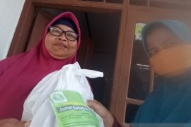 Melanjutkan gerakan berbagi nasi kotak saat wabah