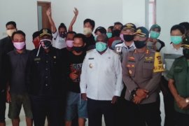 Pemkab Paniai salurkan bantuan dana untuk mahasiswa terdampak pandemi COVID-19