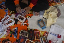 Presiden Jokowi beli masker kain produksi Semarang