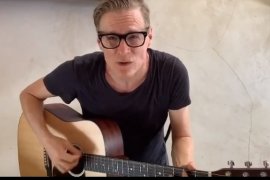 Bryan Adams minta maaf atas unggahan bernada rasisme terkait corona