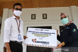PT Askrindo Kendari beri bantuan 200 APD kepada Gugus Tugas COVID-19 Kendari
