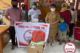 Muda-mudi Tionghoa Papua sumbang APD ke Pemerintah Kota Jayapura